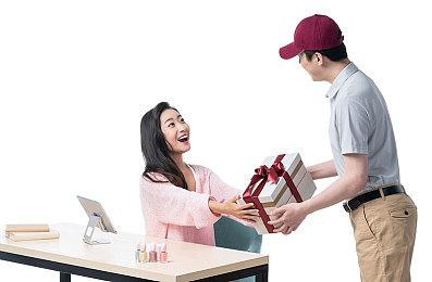 分析师：索尼如果聪明的话，应该全力收购华纳